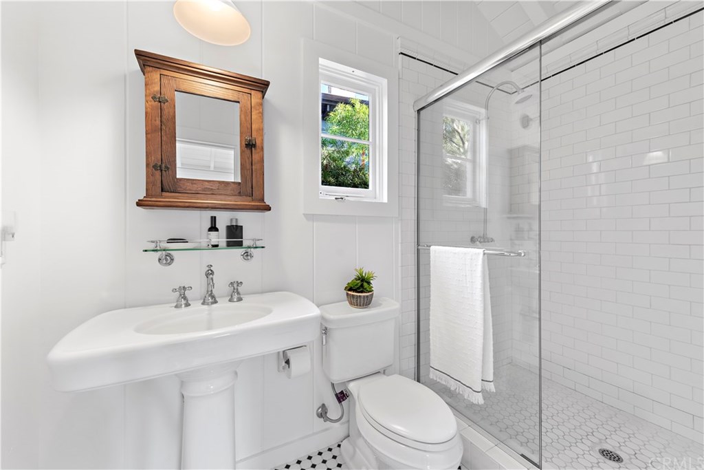 475 El Bosque Laguna Beach, CA 92651 - Photo 18 of 30