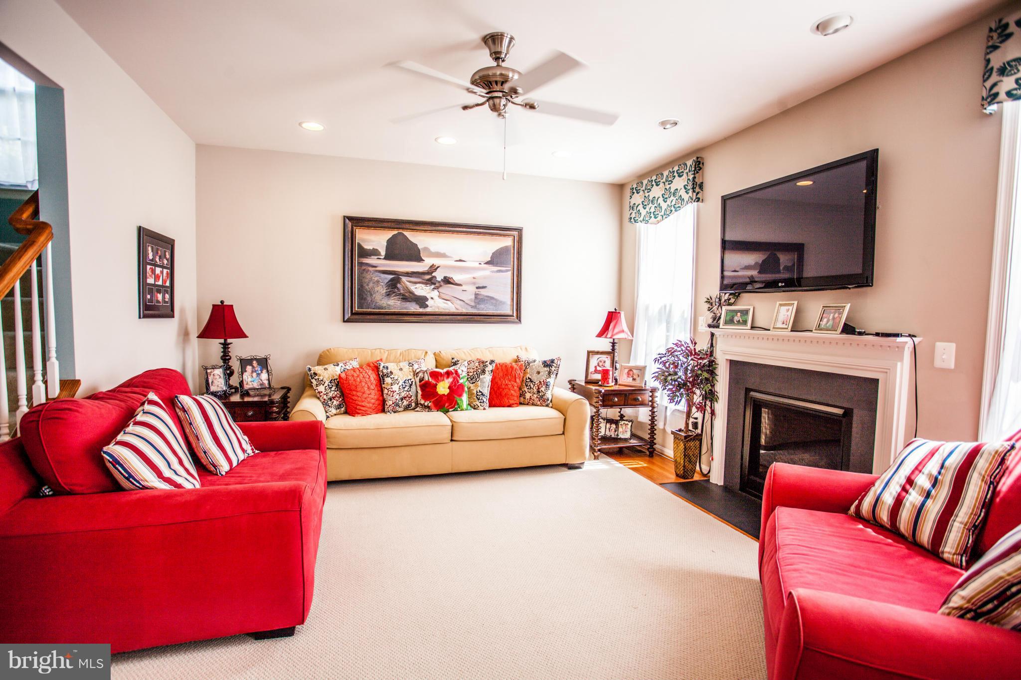 4001 Presidential Hill Loop Dumfries, VA 22025 - Photo 3 of 22 Family Room