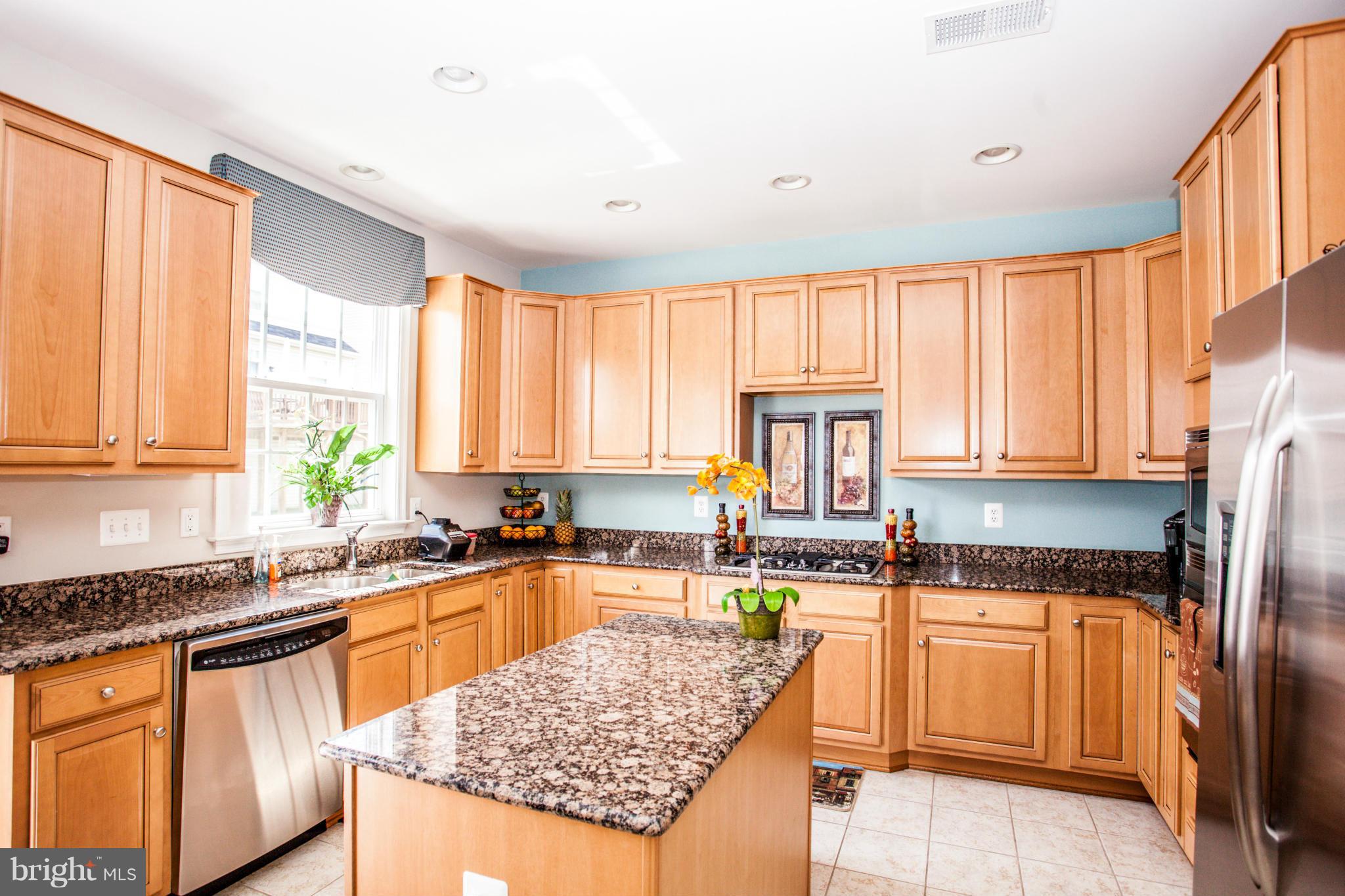 4001 Presidential Hill Loop Dumfries, VA 22025 - Photo 5 of 22 Kitchen