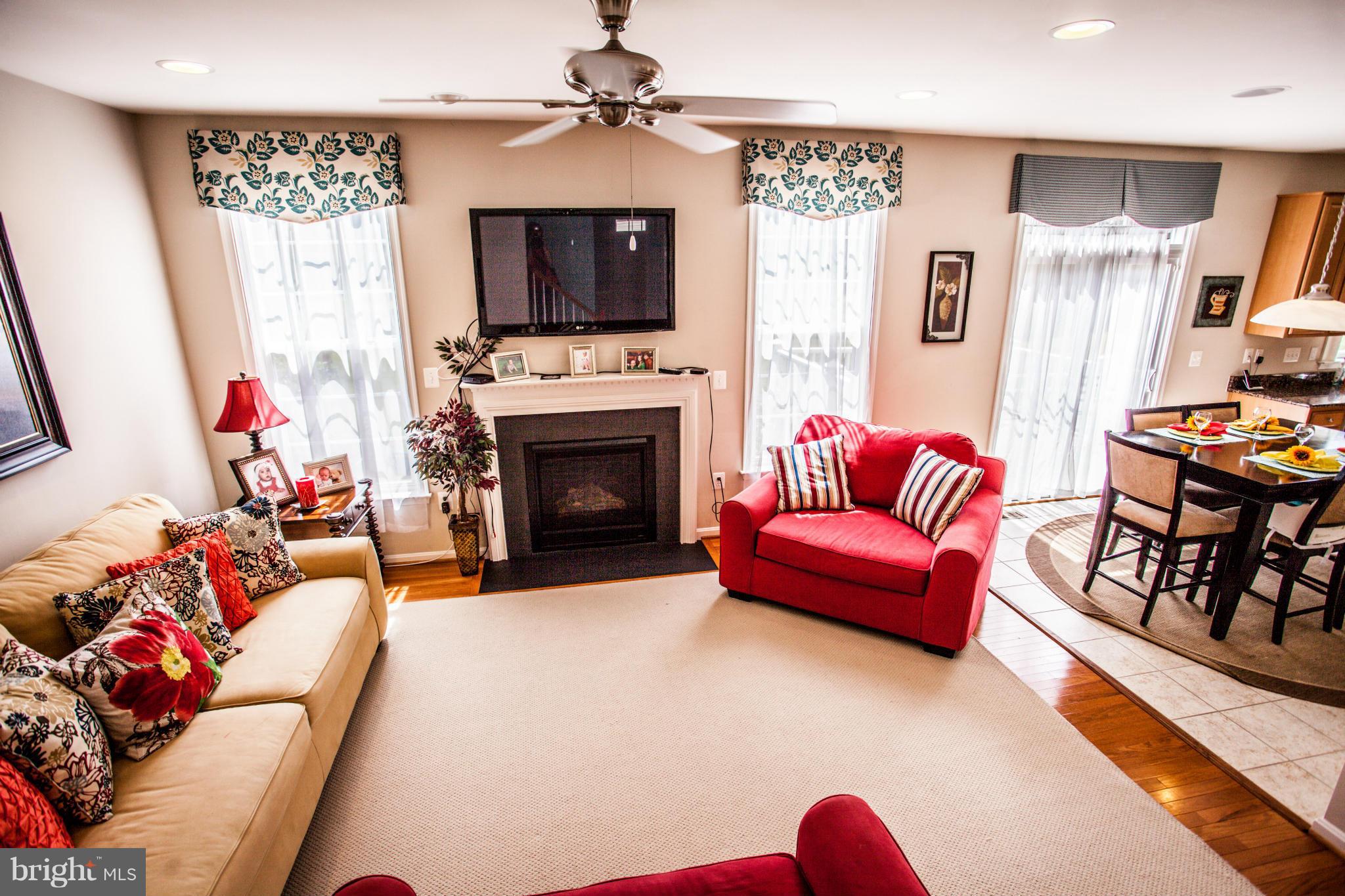 4001 Presidential Hill Loop Dumfries, VA 22025 - Photo 8 of 22 Family Room