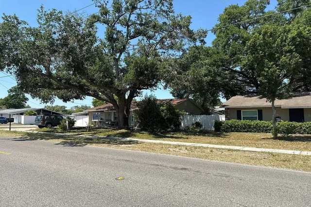 $5,000 | 38621 North Avenue, Zephyrhills, FL 33542