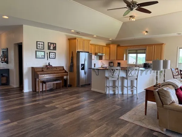 $299,900 | 148 Virginia Drive, Unit B, Makanda, IL 62958