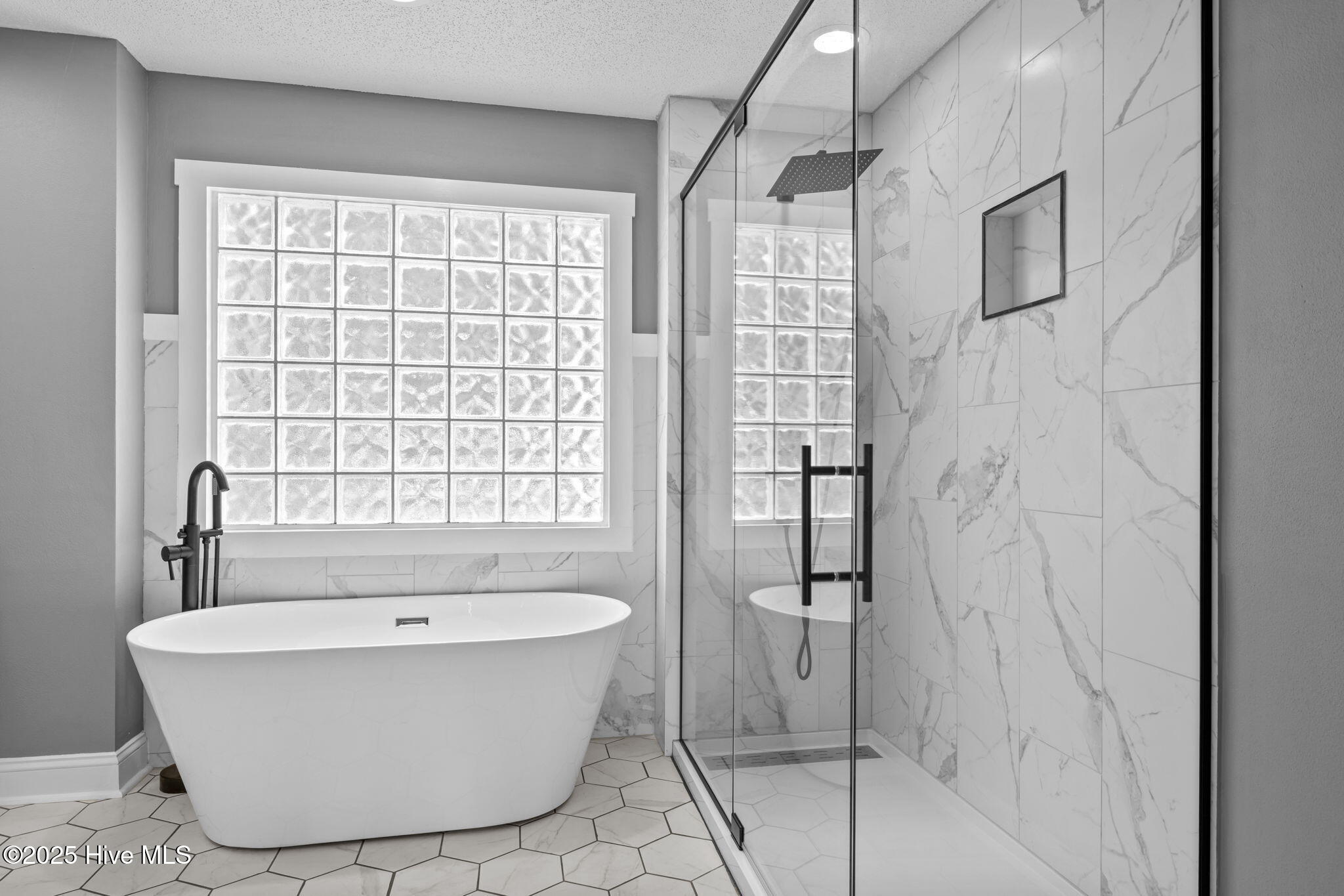 107 Magens Way Cedar Point, NC 28584 - Photo 22 of 54 Primary En-Suite Bathroom