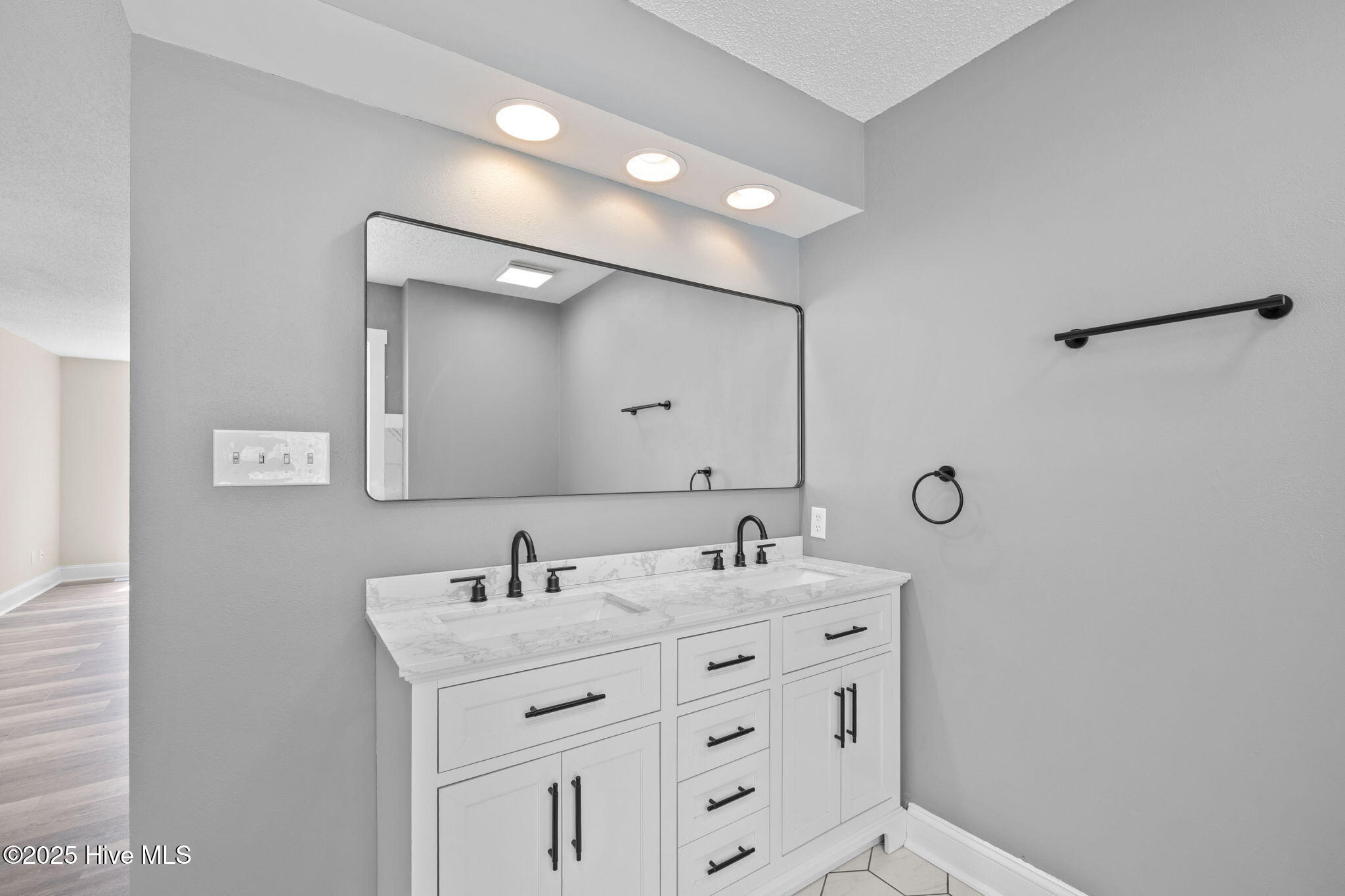 107 Magens Way Cedar Point, NC 28584 - Photo 23 of 54 Primary En-Suite Bathroom