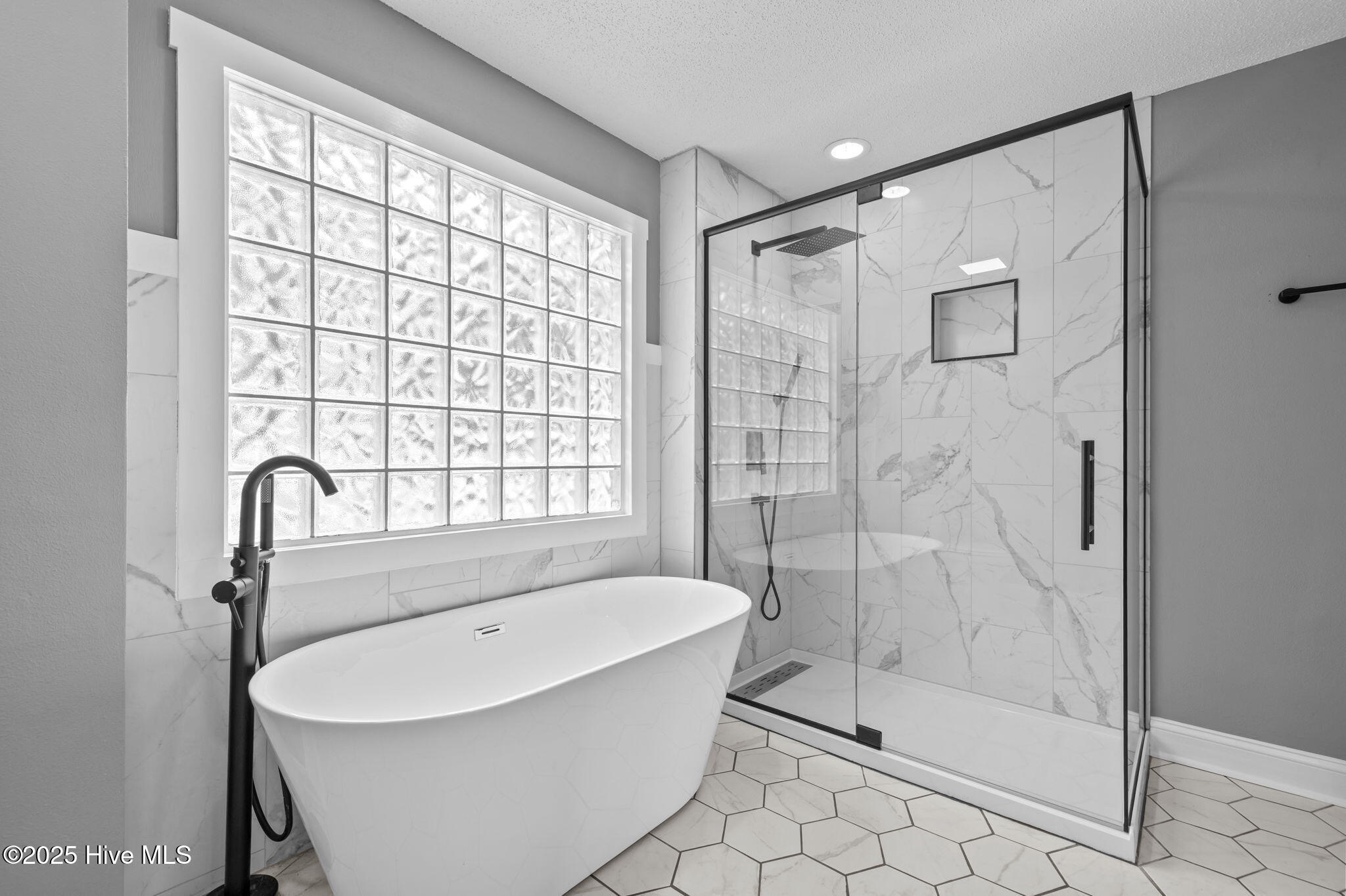 107 Magens Way Cedar Point, NC 28584 - Photo 24 of 54 Primary En-Suite Bathroom