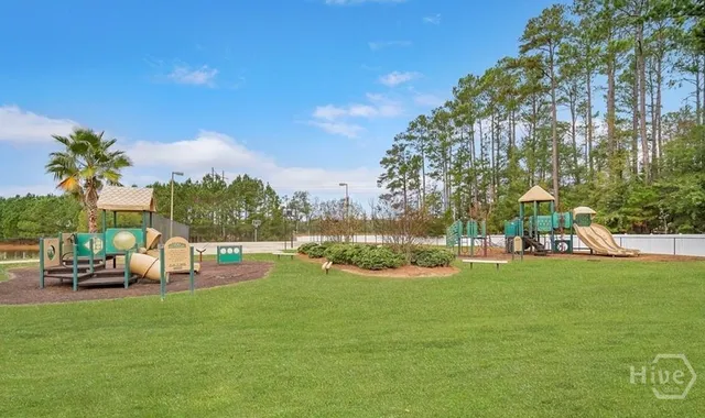 $2,600 | 255 Red Oak Drive, Richmond Hill, GA 31324