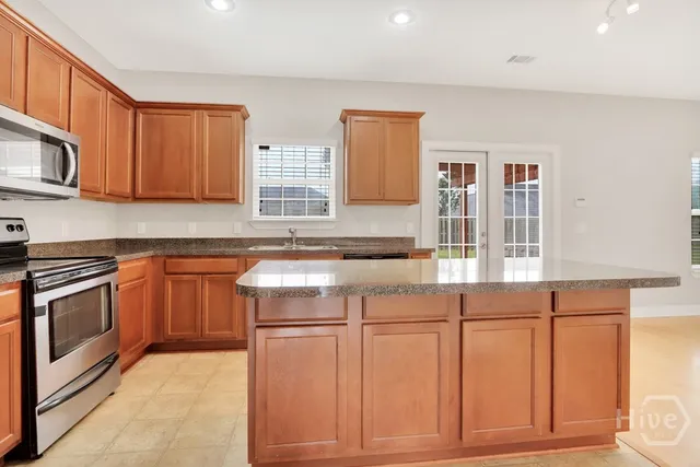 $2,600 | 255 Red Oak Drive, Richmond Hill, GA 31324