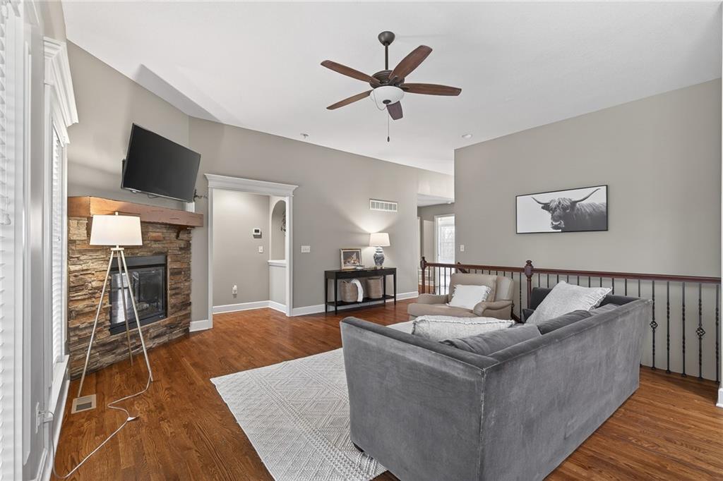 18302 West 194th Terrace Spring Hill, KS 66083 - Photo 4 of 46