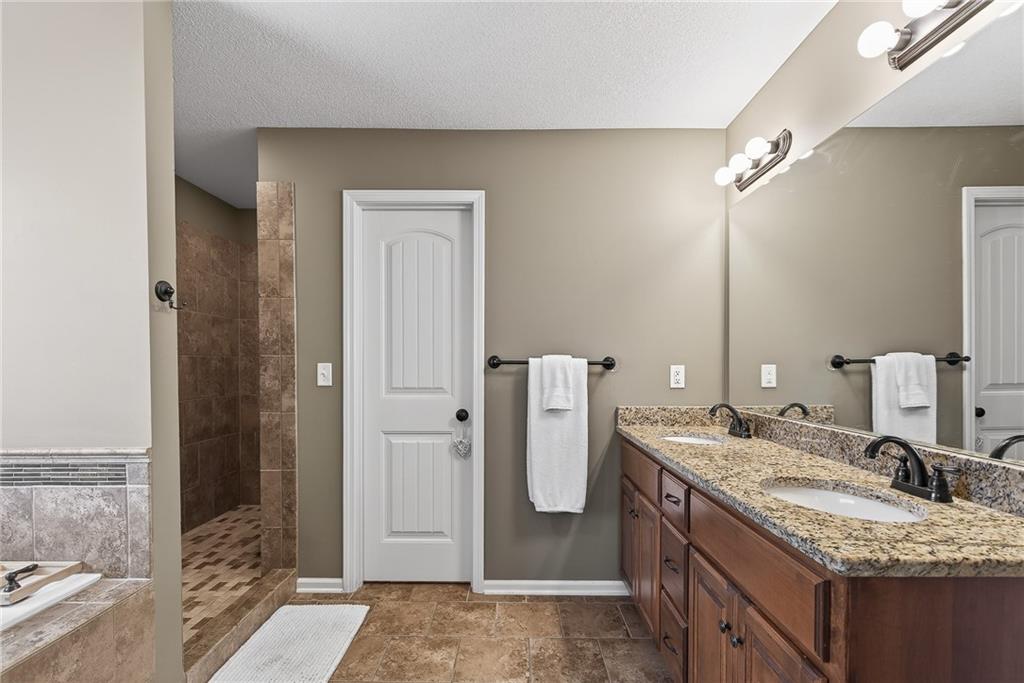 18302 West 194th Terrace Spring Hill, KS 66083 - Photo 7 of 46