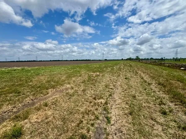 $2,000,000 | 2020 County Road 49, Angleton, TX 77515