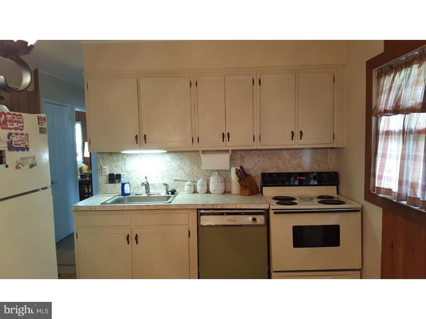 9214 Treaty Road Philadelphia, PA 19114 - Photo 15 of 17 Kitchen
