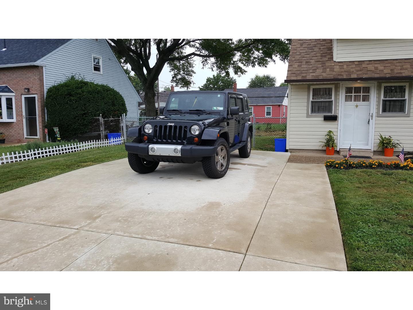 9214 Treaty Road Philadelphia, PA 19114 - Photo 3 of 17 Driveway