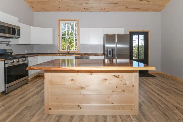 $399,000 | 12 Starlight Drive, Bridgton, ME 04009