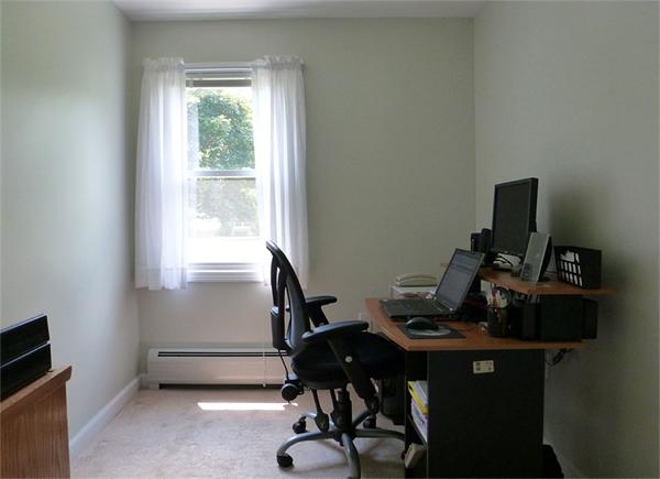 218 Oak Hollow Road Springfield, MA 01128 - Photo 17 of 30