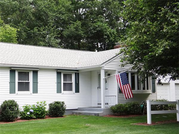 218 Oak Hollow Road Springfield, MA 01128 - Photo 2 of 30
