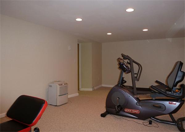 218 Oak Hollow Road Springfield, MA 01128 - Photo 23 of 30