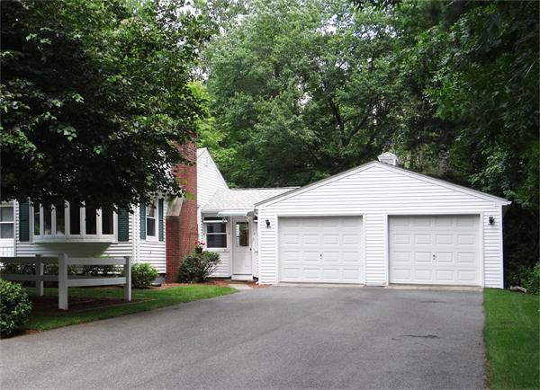 218 Oak Hollow Road Springfield, MA 01128 - Photo 3 of 30