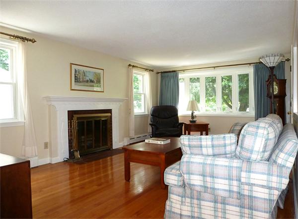 218 Oak Hollow Road Springfield, MA 01128 - Photo 7 of 30