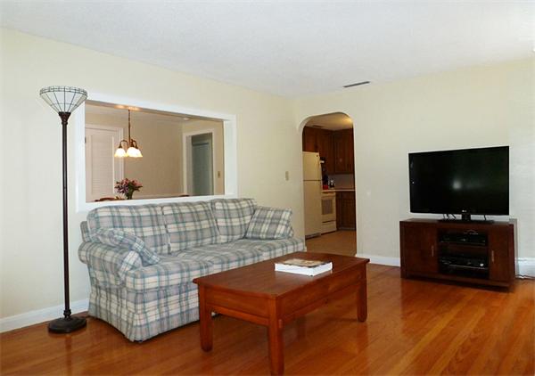 218 Oak Hollow Road Springfield, MA 01128 - Photo 8 of 30