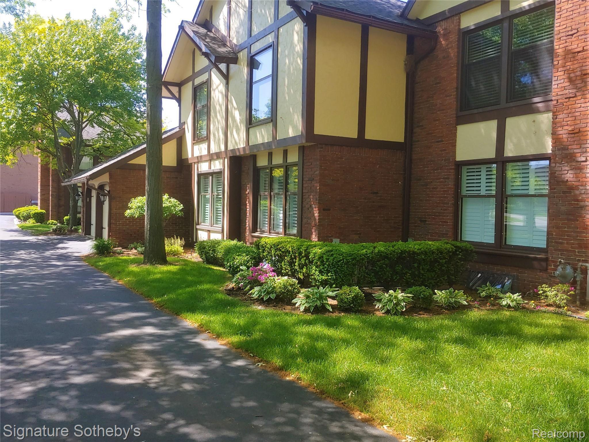 1750 Vernier Road, Unit 5 Grosse Pointe, MI 48236 - Photo 2 of 33 20200602_155114_HDR - Copy.jpg