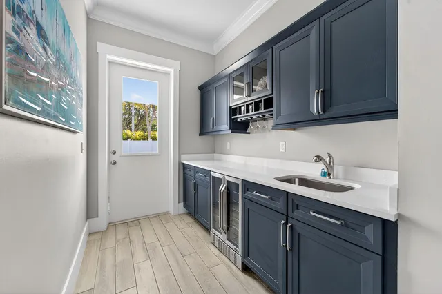 $775,000 | 443 Southeast Dolphin Drive, Stuart, FL 34996