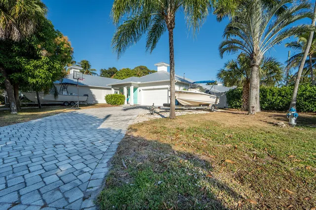$775,000 | 443 Southeast Dolphin Drive, Stuart, FL 34996