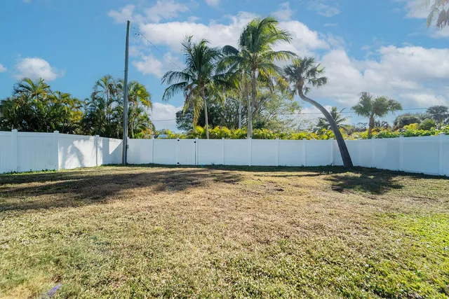 $775,000 | 443 Southeast Dolphin Drive, Stuart, FL 34996