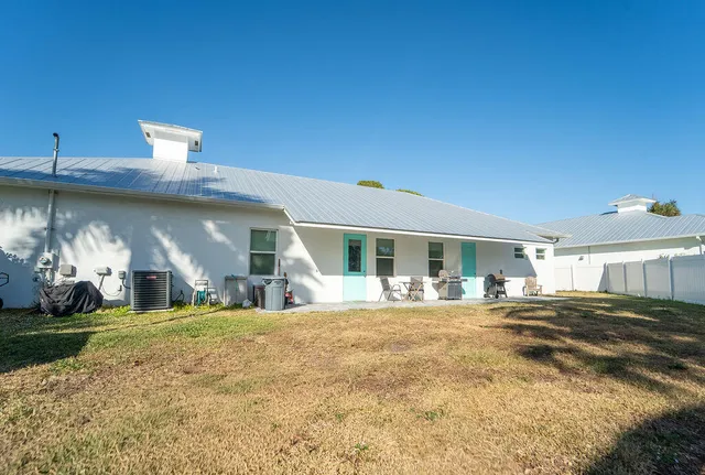 $775,000 | 443 Southeast Dolphin Drive, Stuart, FL 34996