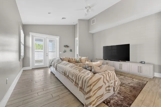 $775,000 | 443 Southeast Dolphin Drive, Stuart, FL 34996