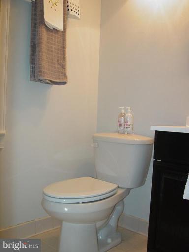106 Yorkleigh Road Towson, MD 21204 - Photo 13 of 26 Hall bath, with shower.