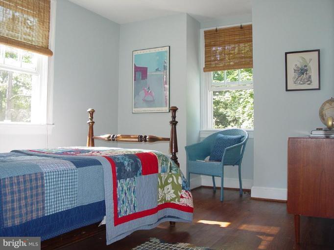 106 Yorkleigh Road Towson, MD 21204 - Photo 18 of 26 Third bedroom. Hardwood floors, bright, airy.