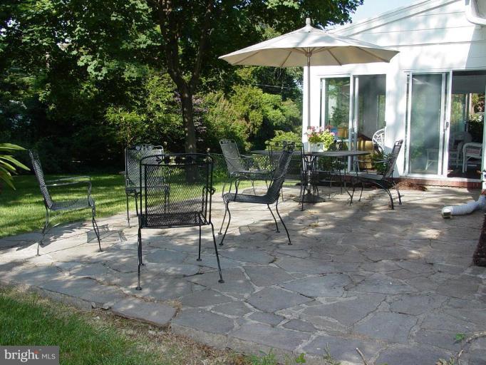 106 Yorkleigh Road Towson, MD 21204 - Photo 21 of 26 Flagstone patio off screened porch.
