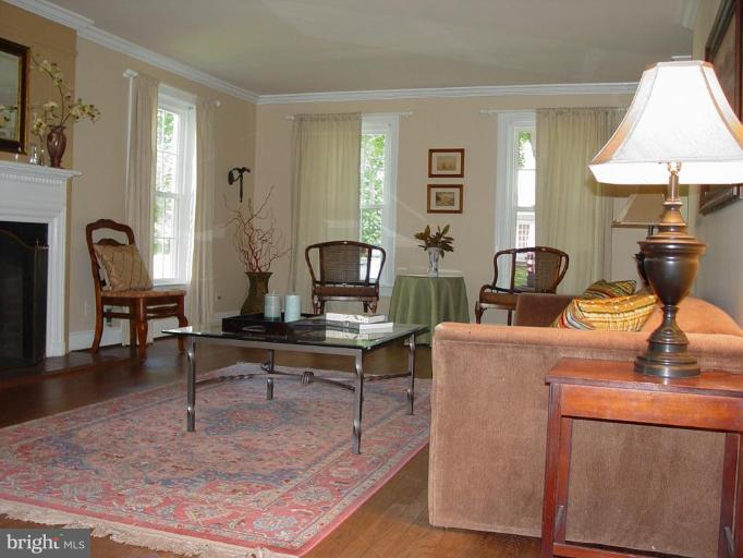 106 Yorkleigh Road Towson, MD 21204 - Photo 5 of 26 Bright, airy. Lots of large windows.