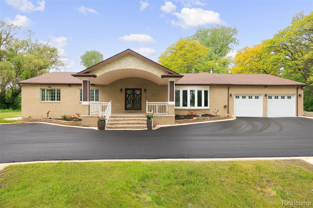 685 North Beck Road Canton, MI 48187 - Photo 1 of 40