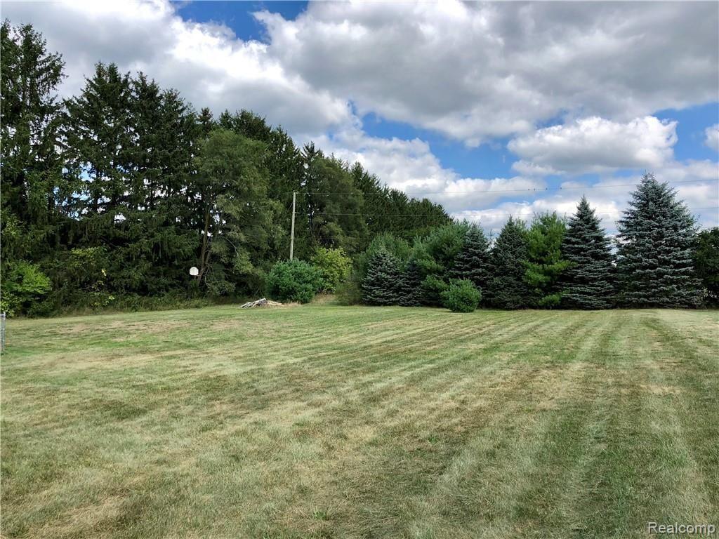 9291 Henry Road Pinckney, MI 48169 - Photo 21 of 24 04329271-2929-4BB3-A5E7-7DBA3DEF70F6.jpeg