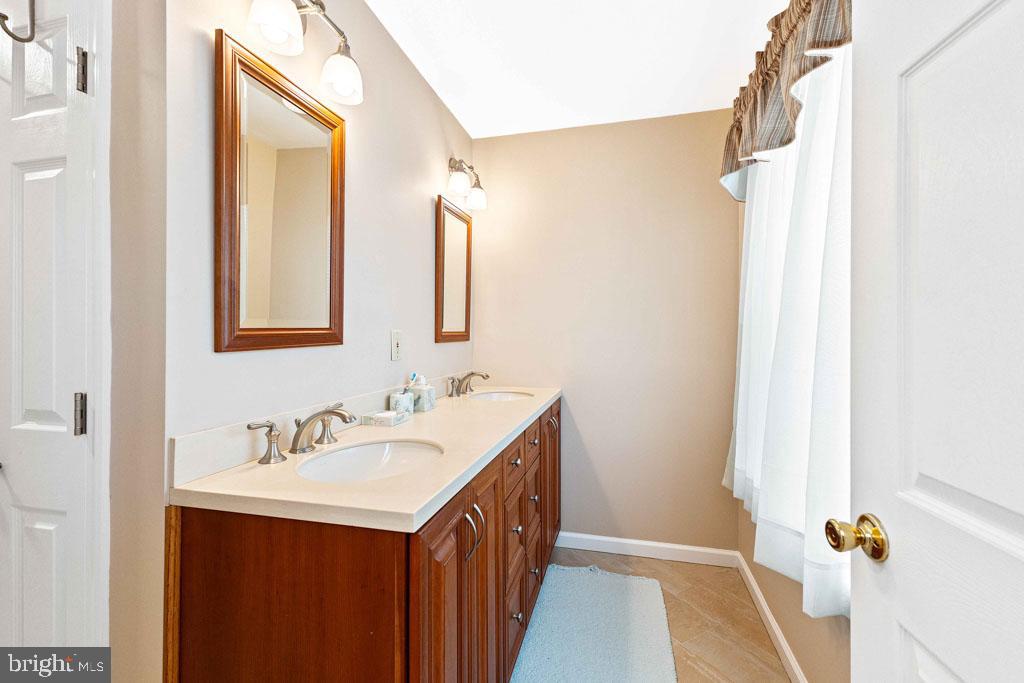 9 Dickerson Road Hillsborough, NJ 08844 - Photo 20 of 36 Gallery Image 20