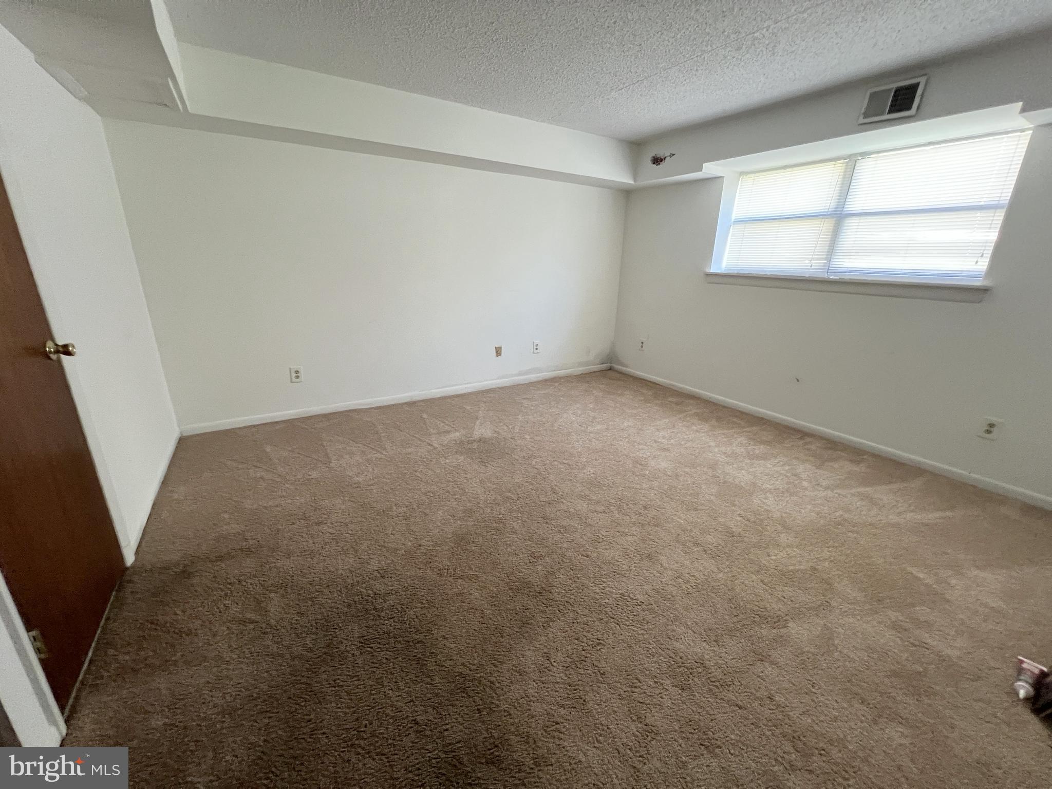 56 Welsh Tract Road Newark, DE 19713 - Photo 8 of 18 en empty room with windows