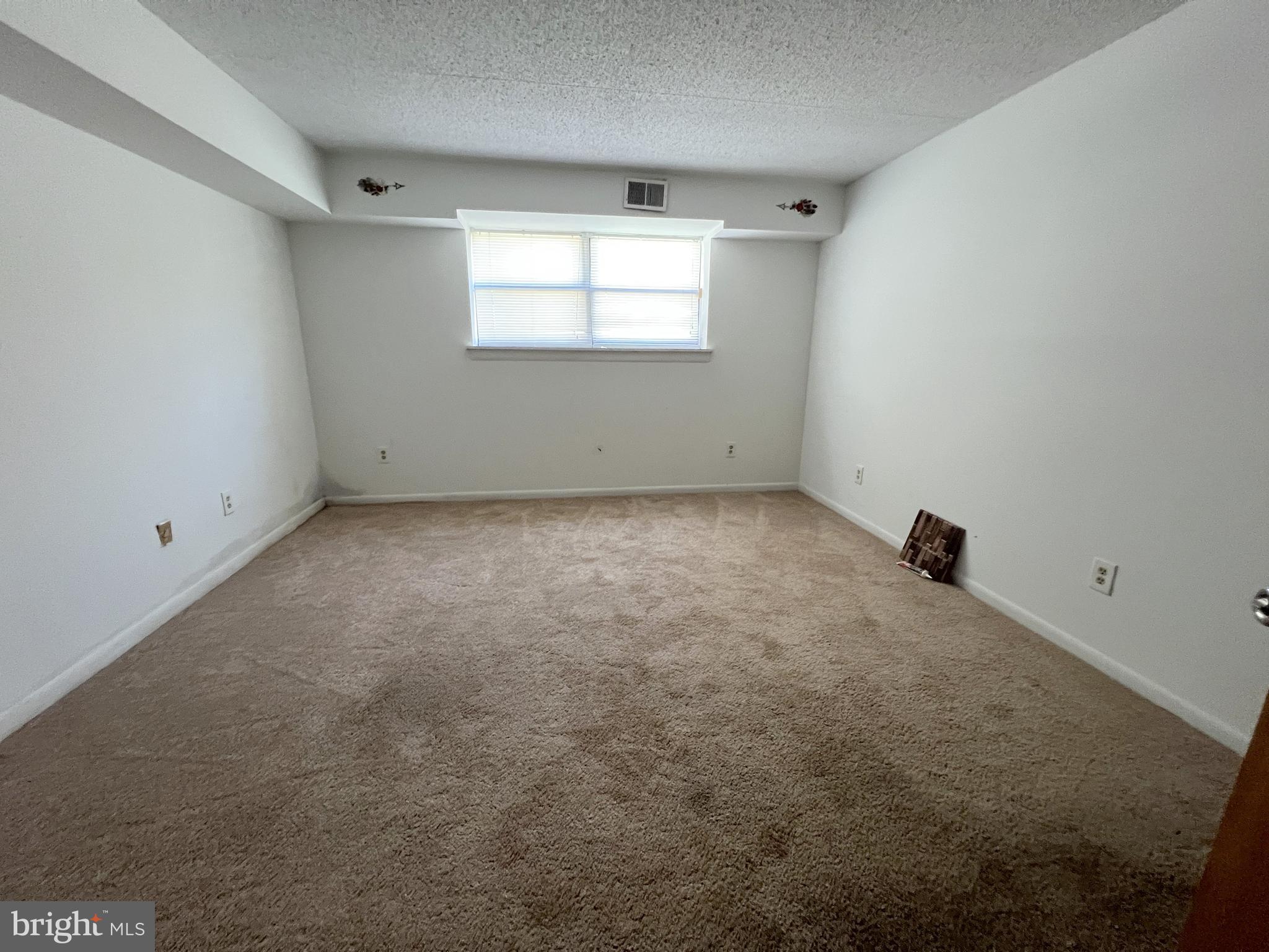 56 Welsh Tract Road Newark, DE 19713 - Photo 10 of 18 an empty room with a window