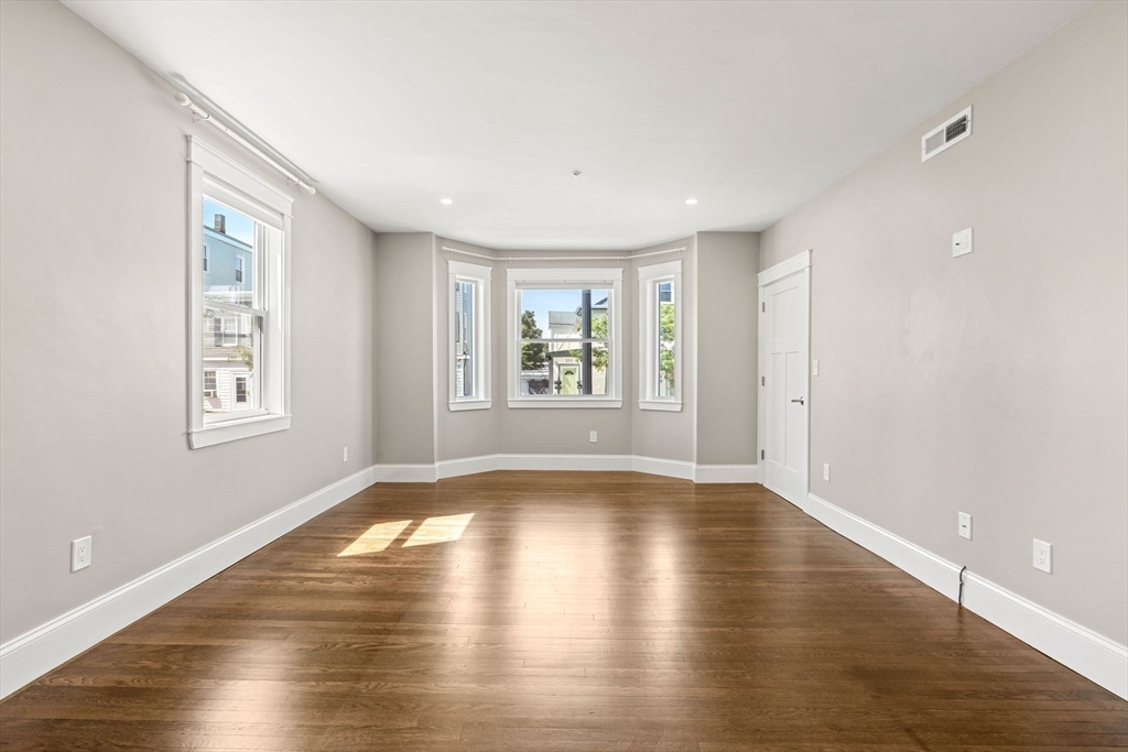 251 Rantoul Street, Unit 1 Beverly, MA 01915 - Photo 4 of 40 Gallery Image 4