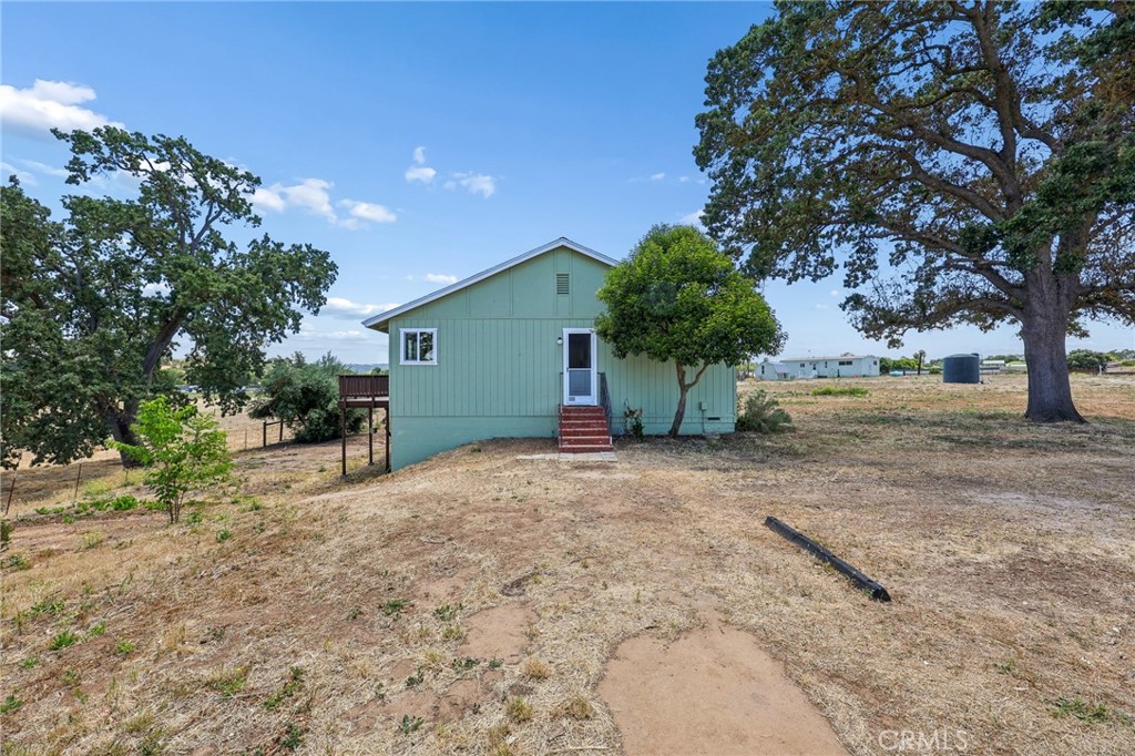 335 Phillips Templeton, CA 93465 - Photo 5 of 35 Side entry.