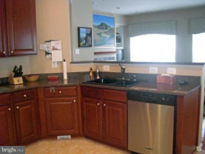 10275 Rutland Round Road, Unit 41 Columbia, MD 21044 - Photo 5 of 17 Kitchen opens to living/family room