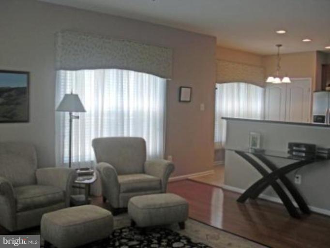 10275 Rutland Round Road, Unit 41 Columbia, MD 21044 - Photo 6 of 17 Sparkling living room with quality window treatmen