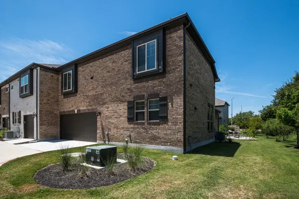 $1,895 | 7220 Wyoming Springs Drive, Unit 404, Round Rock, TX 78681