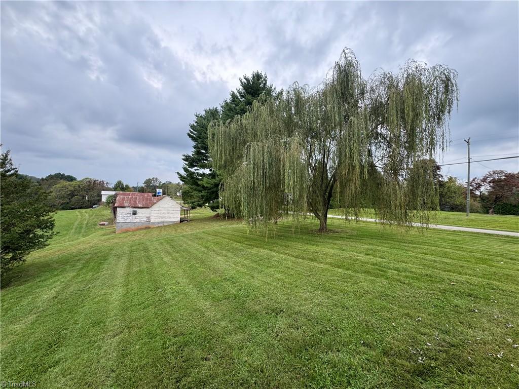 5350 Westfield Road Mount Airy, NC 27030 - Photo 4 of 44 Gallery Image 4