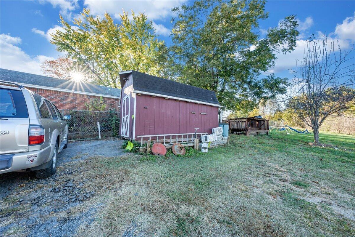 136 Fugate Road Northeast Roanoke, VA 24012 - Photo 32 of 40 32-MIB03885