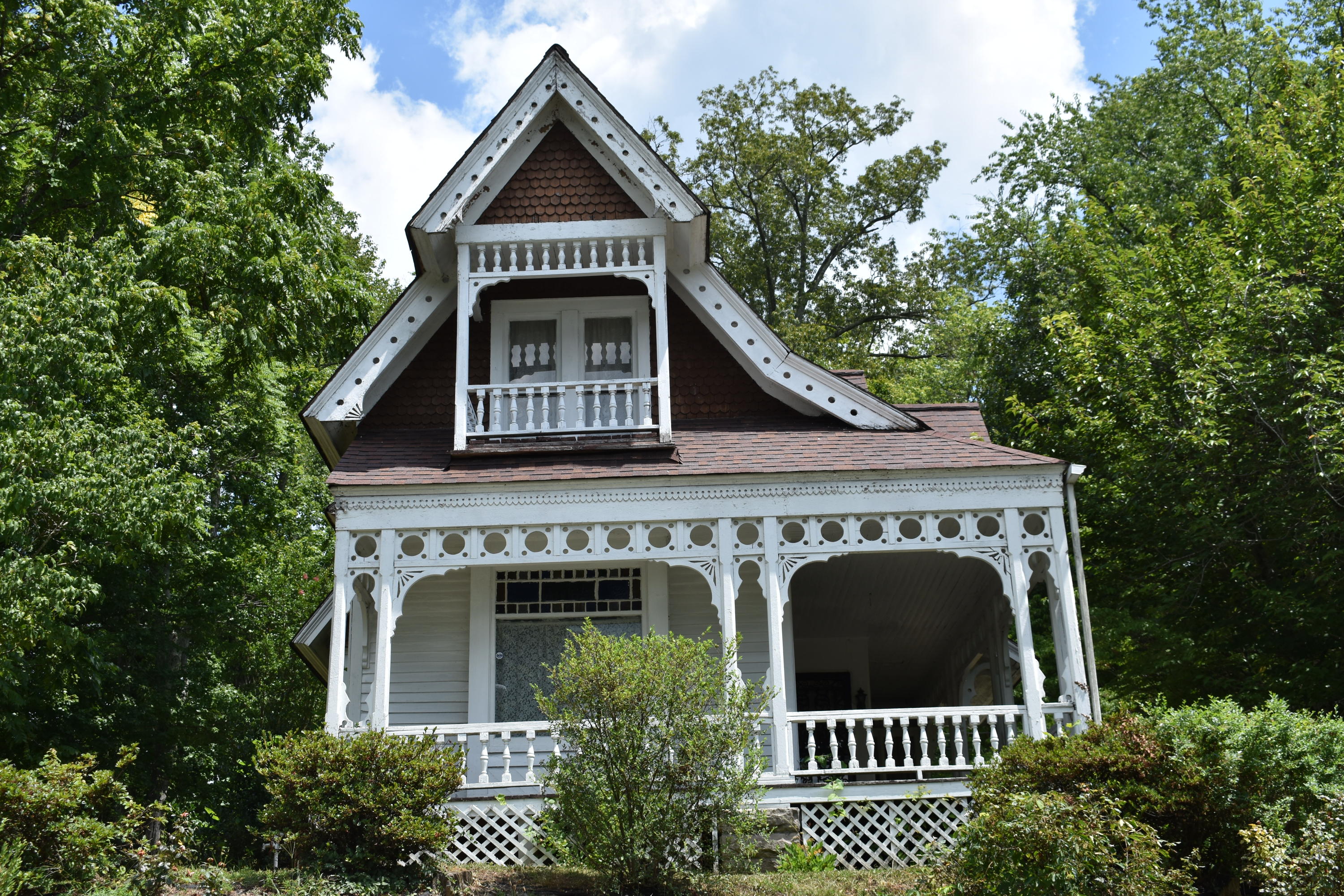 402 Englewood Road Middlesboro, KY 40965 - Photo 1 of 31 DSC_0003