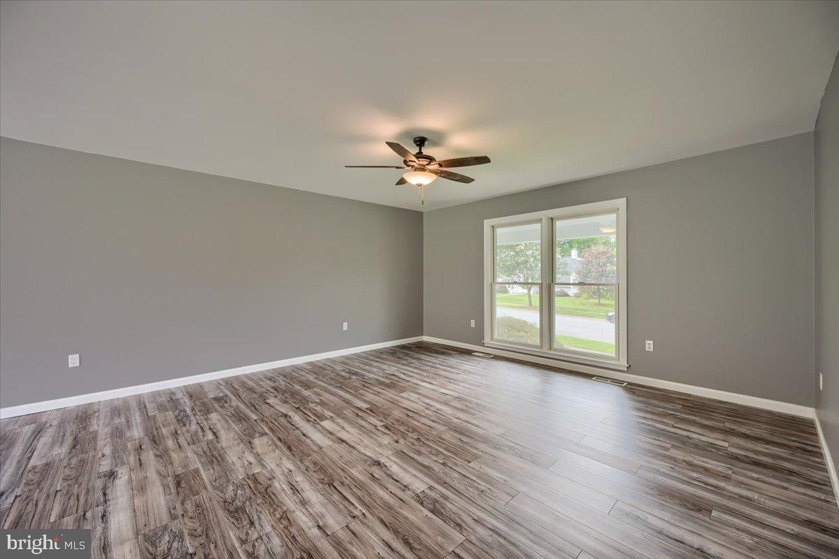 924 Greenlea Road Hershey, PA 17033 - Photo 3 of 34 Gallery Image 3