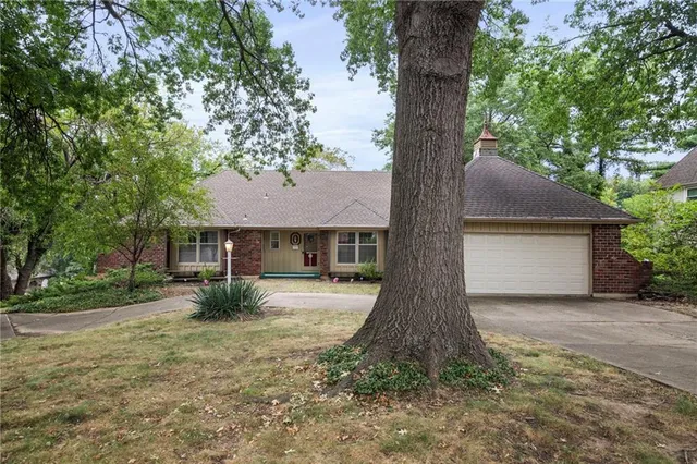 $285,000 | 505 Southwest Murray Road, Lee's Summit, MO 64081