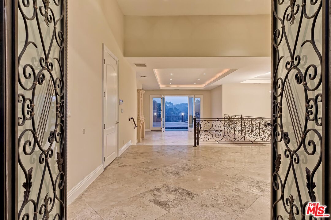 2121 Mt Olympus Drive Los Angeles, CA 90046 - Photo 6 of 34 a view of livingroom and an entryway