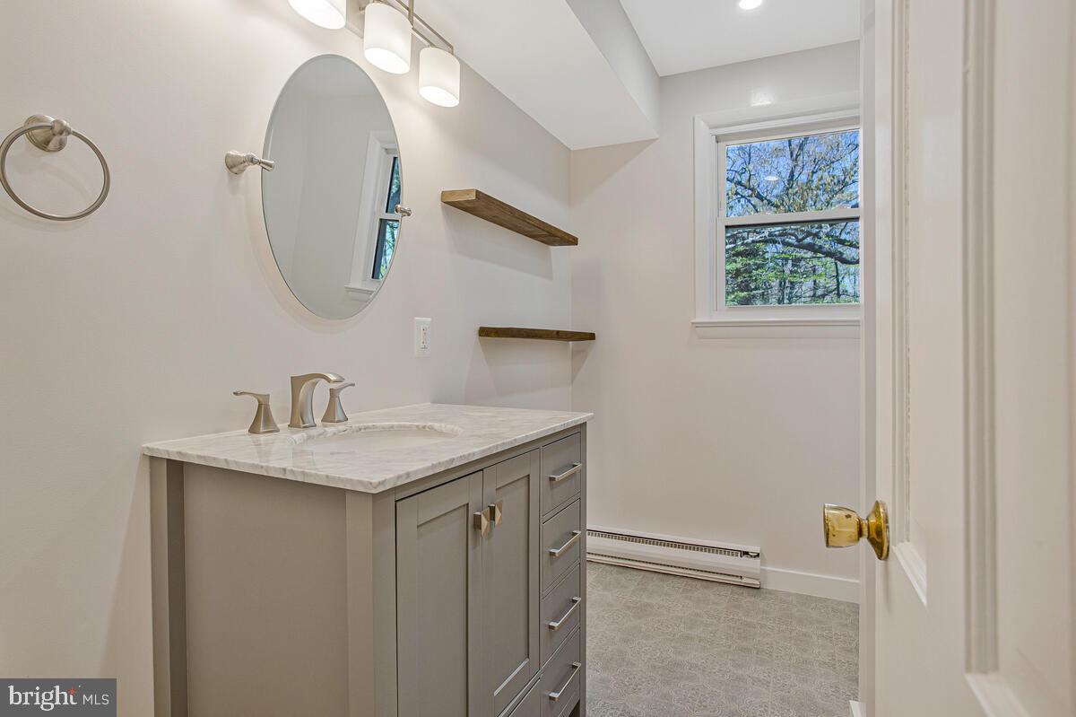 9685 Howes Road Dunkirk, MD 20754 - Photo 22 of 35 First floor bathroom